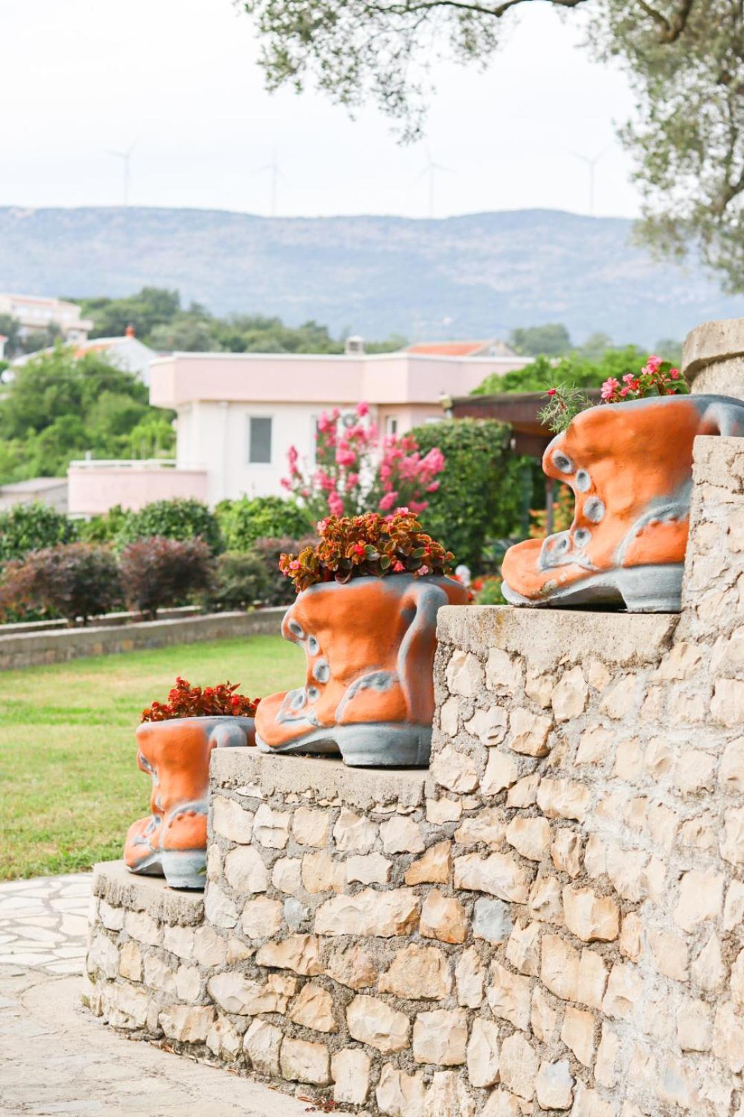 Hilja's Oliven Garden Bungalows Ulcinj Exteriör bild